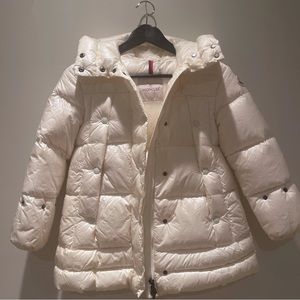 🎁NEW ON POSH KIDS🎁 MONCLER Girls ivory zip & popper fastening puffer coat